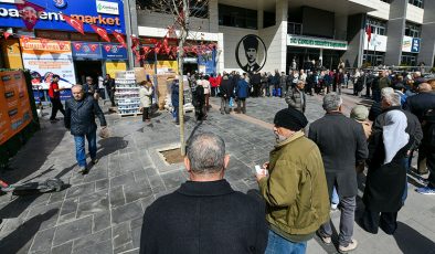 Ankara’da ucuz et kuyruğu