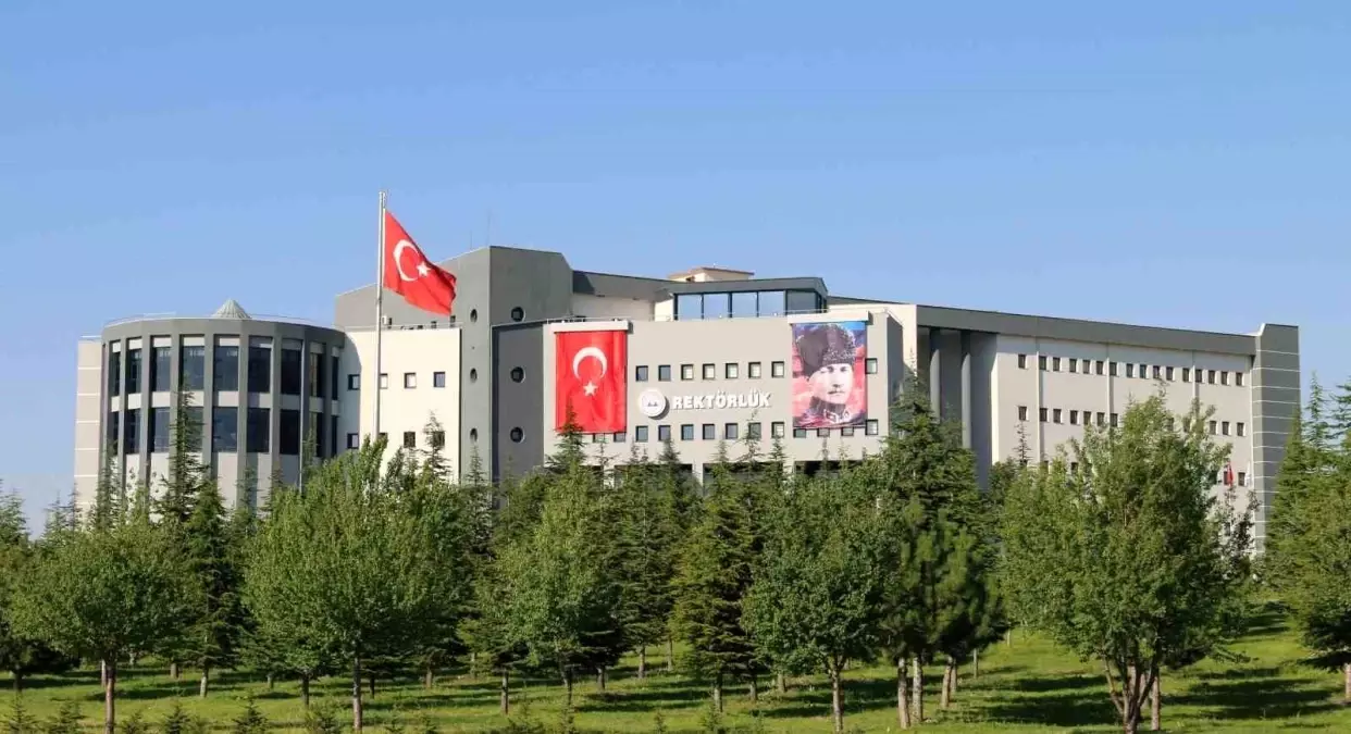 Erciyes Üniversitesi Fen Fakültesi Öğretim Üyeleri Dünya Bilim İnsanları Sıralamasında Yer Aldı