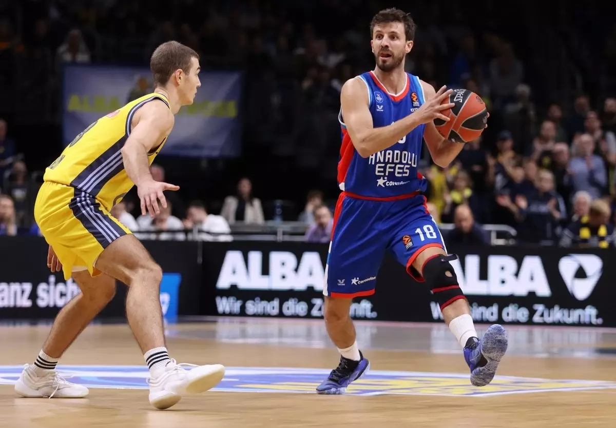 Anadolu Efes, Alba Berlin’i Yendi