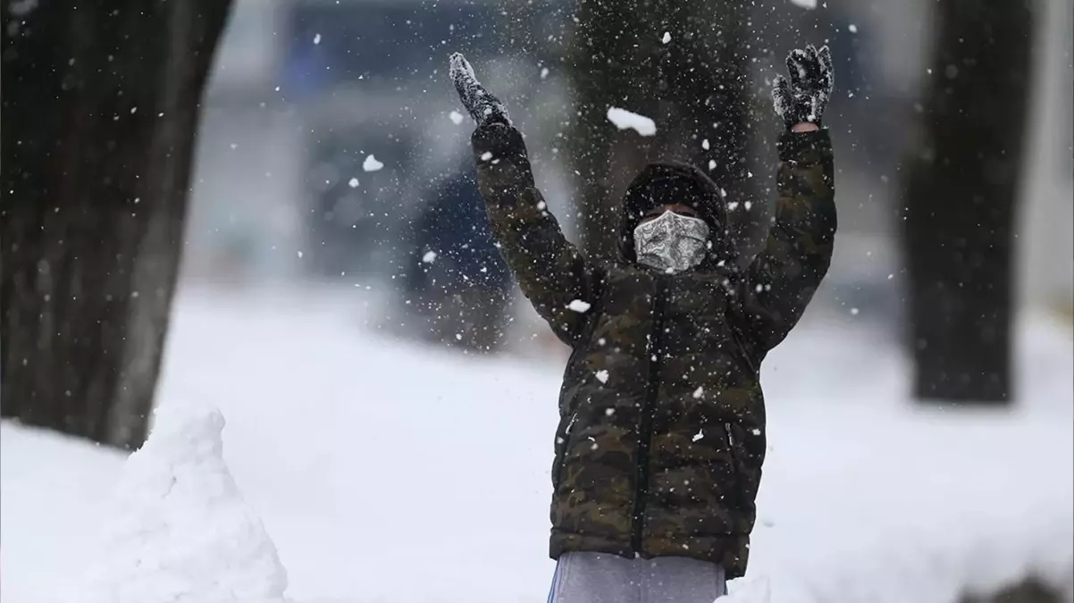 Bazı illerde kar yağışı nedeniyle eğitime ara verildi