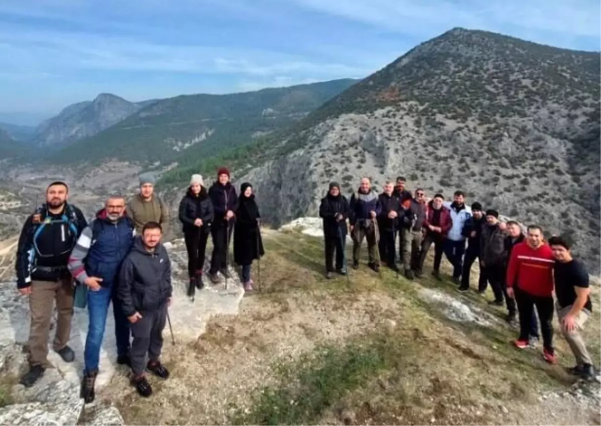 Eğrigöz Kalesi’ne Doğa Yürüyüşü Düzenlendi